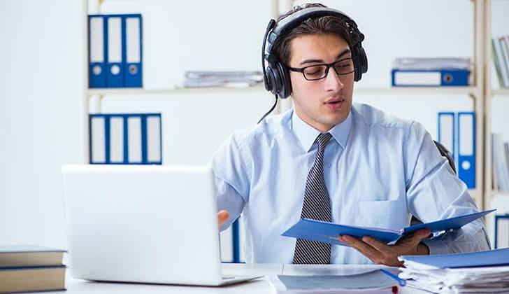 10 Knowledge Management Mistakes Killing Contact Center Performance (And How to Fix Them)